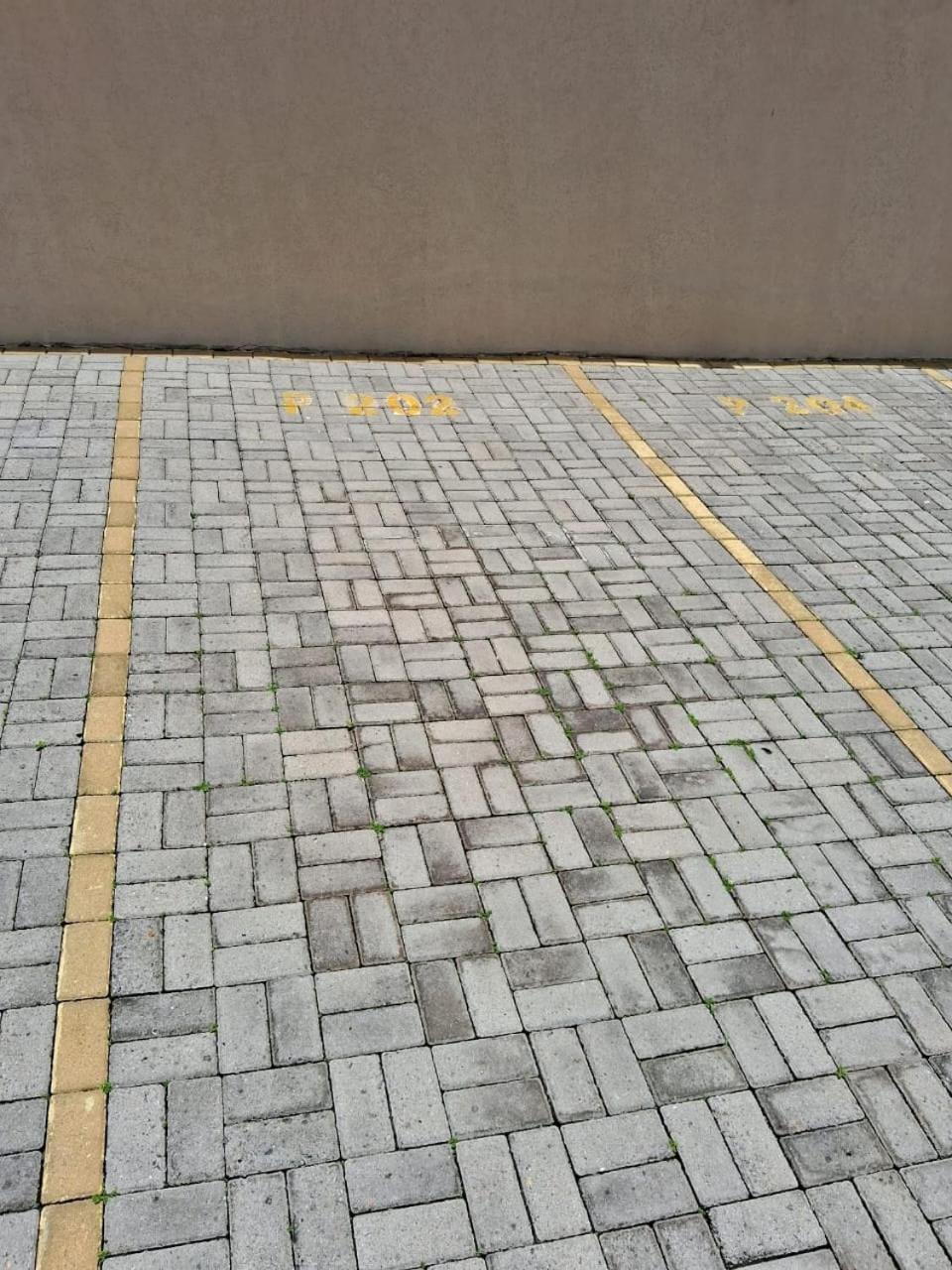 Bem No Centro, Cozinha Completa, Varanda E Garagem Pocos de Caldas Luaran gambar