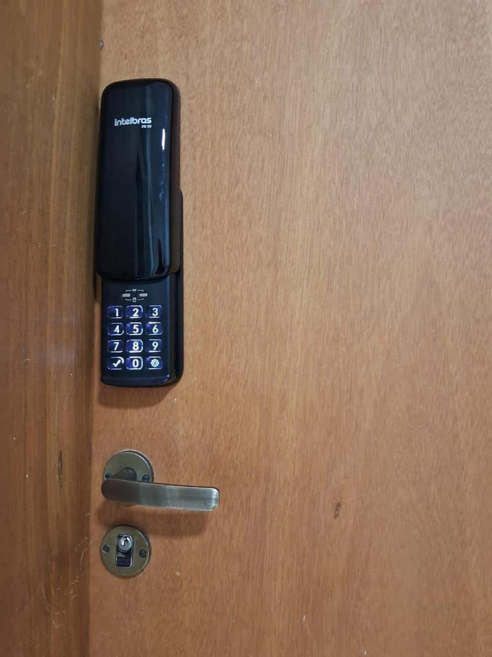Bem No Centro, Cozinha Completa, Varanda E Garagem Pocos de Caldas Luaran gambar